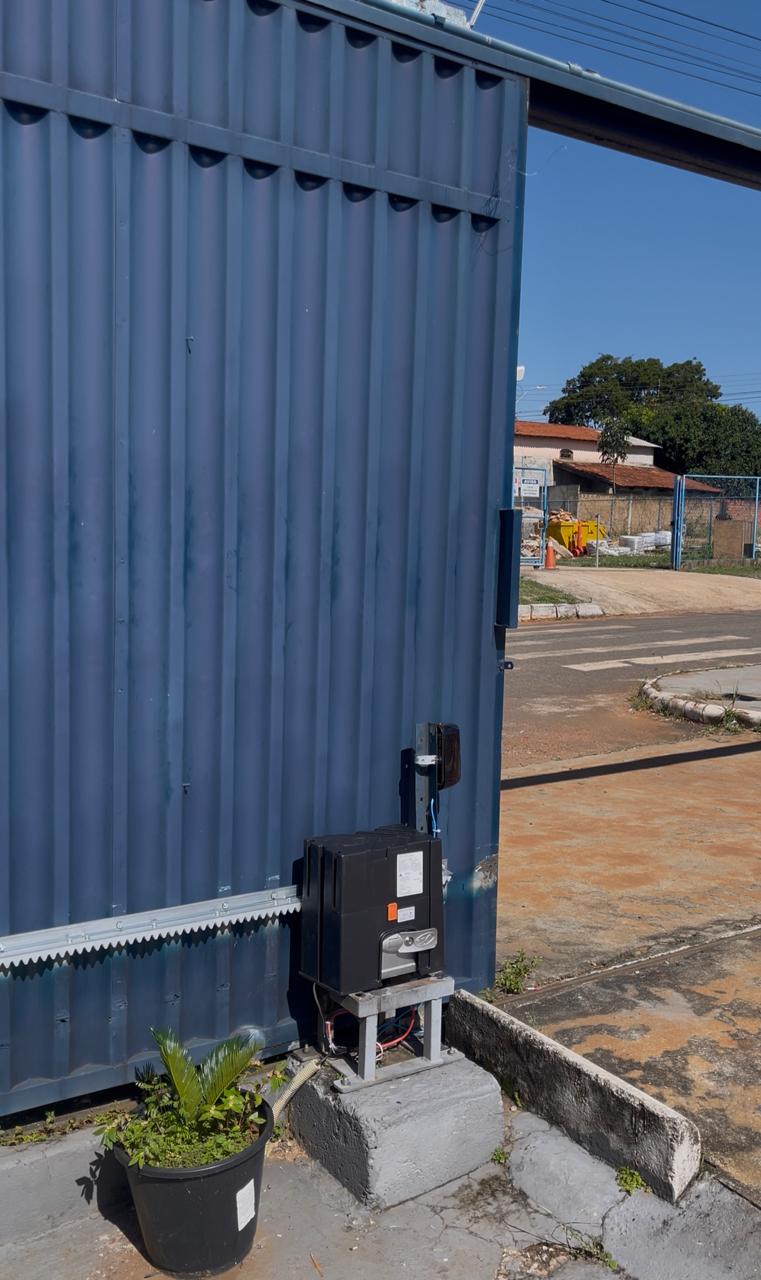 Motor para portão com garantia de fábrica instalado pela Logseg em Goiânia